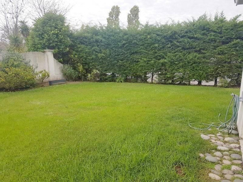 Casa En Alquiler En Barrio Barrancas Del Lago, Nordelta