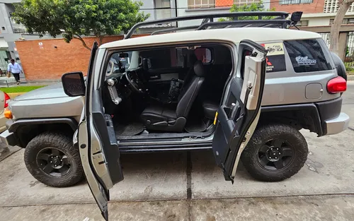 Toyota Fj Cruiser At 2008 4x4 (muy Bien Conservada)