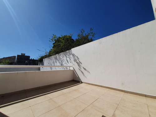 Departamento Amoblado Con Patio En Venta