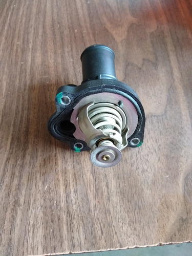 Toma De Agua Con Termostato Ford Fusion 2.5lts Original (Usado)
