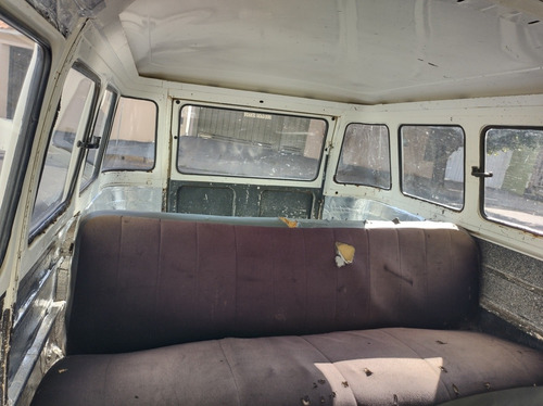 Volkswagen Kombi Versão 9 Lugares 1.6