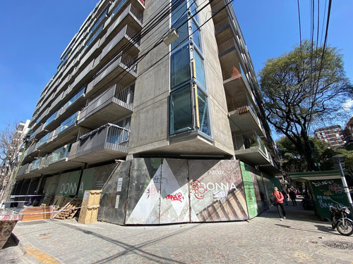 Venta Espectacular Local Sobre Directorio 151 M2