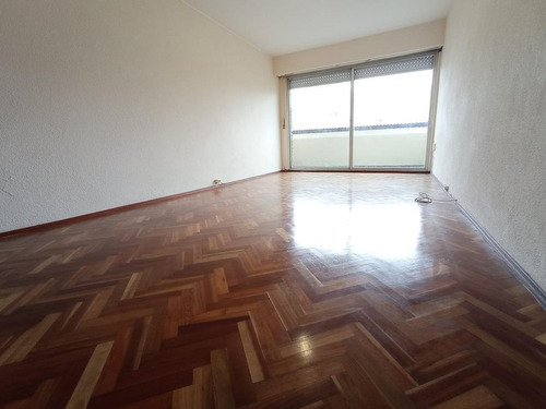 Imagen 3 de 14 de Apartamento - Av. Italia Frente A Shop. Plaza Italia!