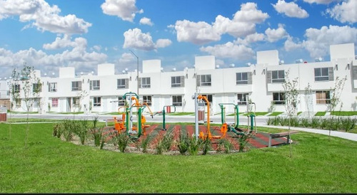 Amplia Casa De 2 Niveles 2 Recámaras Con Acceso Controlado