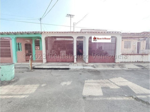 Amplia Casa En Venta Ubicada En Calle Tranquila Y Segura De El Paraíso Cabudare,gabriela C