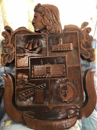 Antiguo Escudo Histórico En Madera Tallado 
