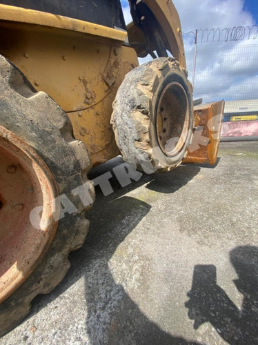 Imagem 4 de 8 de Mini Carregadeira Caterpillar 226b Ano 2011