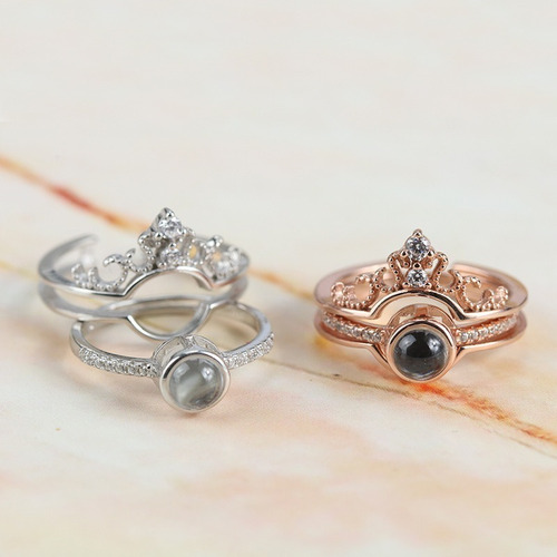 Te Amo Proyectando Un Anillo De Corona A Una Mujer Amante De Te Amo Proyectando Un Anillo De Corona A Una Mujer Amante De