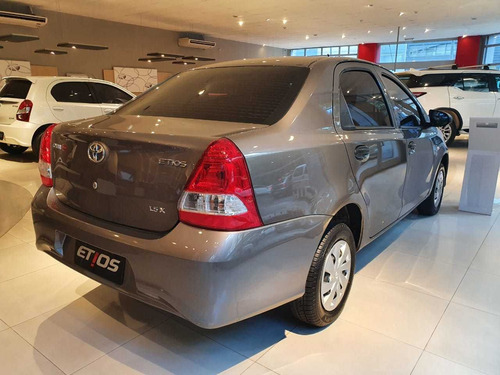 Toyota Etios X 1.5 6m/t 4p