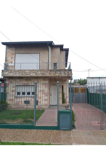 Casa  En Venta Ubicado En Villa España, Berazategui, G.b.a. Zona Sur