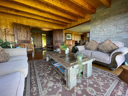 Hermosa Casa En Venta De 5 Dorm. En Osorno