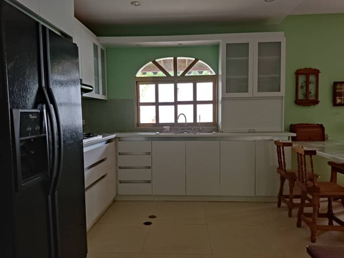 Imagen 3 de 8 de Casa De Dos Niveles Vistamar, Pampatar
