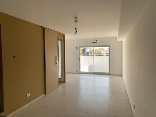 Duplex En Venta A Estrenar De 4 Ambientes Carlos Croce 990 (banfield)