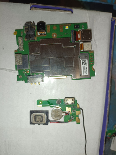 Display Zuum Akus Z1 - Refacción Para Celular (Usado)
