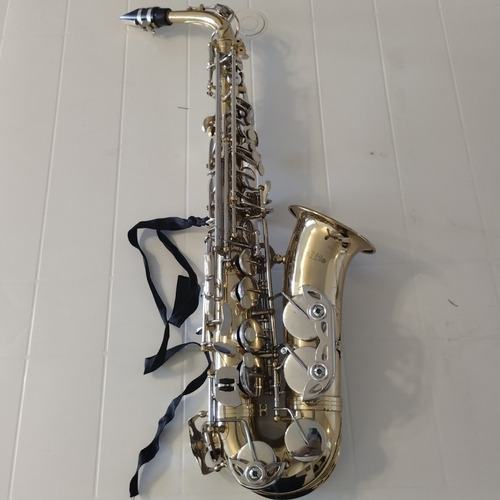Saxofón Marca Lolite