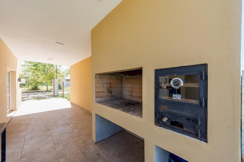 Imagen 18 de 20 de Venta- Casa A Estrenar En Sector A - Dos Dormitorios- Pileta (tierra De Sueños 3, Roldan)
