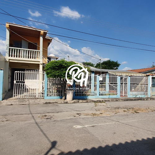 Casa En Venta En La Urb. Los Samanes. Maracay