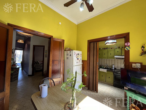 Venta De Casa De 4 Ambientes Con Cochera Y Quincho En Sarandi