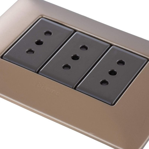 Enchufe Triple 10a Bticino Matix Titanio Titanio