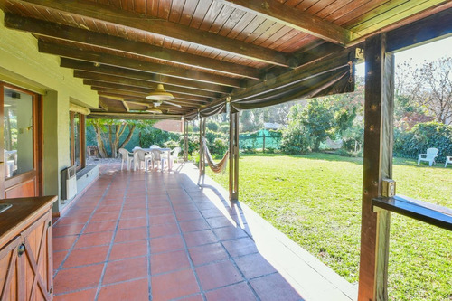 Imagen 14 de 18 de Casa De 5 Dormitorios En Venta Amplia Fisherton