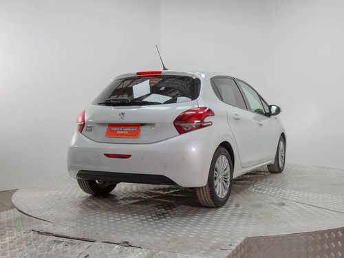 Peugeot 208 1.2 Signature Puretech 4x2 82 Mt5 5p 2021