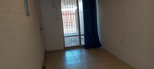 Casa 1 Piso 2 Dormitorios, 2 Baños, Estacionam. Techado.-