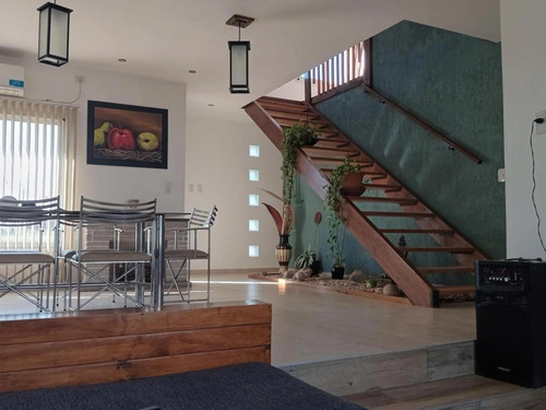 Casa En Venta - 3 Dormitorios 3 Baños - 560mts2 - Villa Nueva, Córdoba