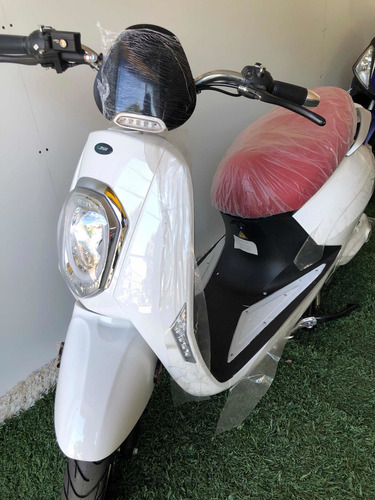 Imagen 6 de 10 de Moto Eléctrica Grace 800w Litio Emuv.lucky Lion .sunra