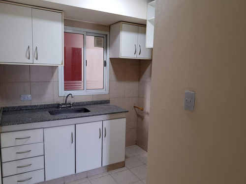 Imagen 15 de 24 de Un Dormitorio Con Doble Balcón