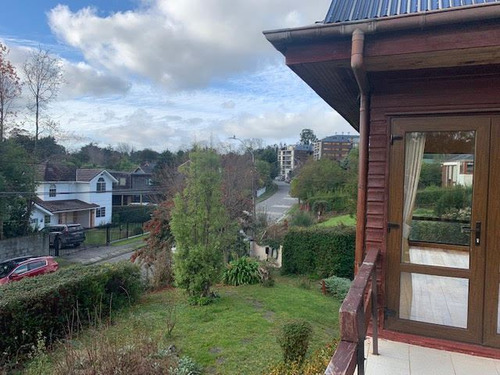 Casa En Venta De 5 Dorm. En Puerto Varas