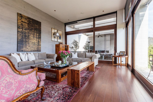 Casa En Venta De 6 Dorm. En Lo Barnechea