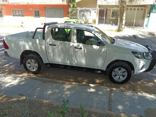 Toyota Hilux 2.7 Cabina Doble Sr Mt