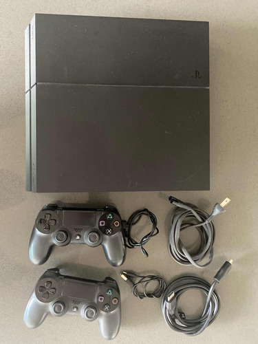 Playstation 4 500gb / 2 Controles