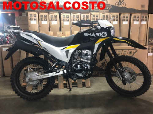 Imagen 1 de 2 de Moto Daytona Shark Iii 200cc Cubremanos Led Y Parilla Nueva