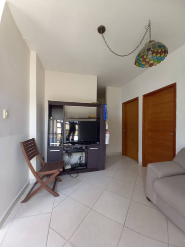 Casa En Calle Cerrada En Urb. Ciudad Jardín Mañongo. Plc-1068