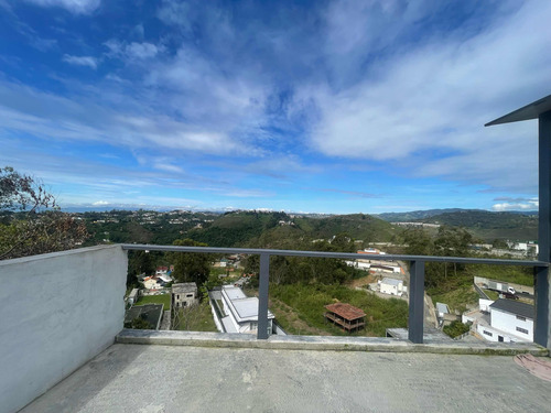 En Venta Moderna Y Lujosa Casa Ubicada En La Urb Avp Colinas De Carrizal. Rz