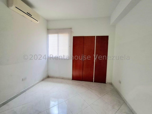 Excelente Apartamento En Venta Urb. San Jacinto, Maracay, Con Planta Electrica, Piso Bajo, 24-28825 Mv