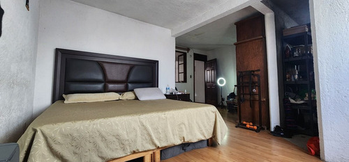 Casa De 3 Pisos Con Baño En Planta Baja Y Espacios Generosos En Villa Santin