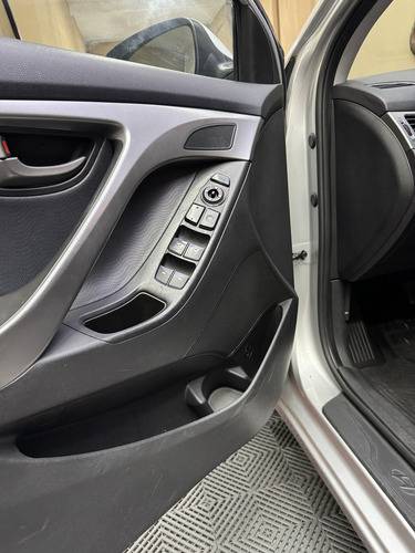 Hyundai Elantra 1.8 Gls 6mt Seguridad Premium