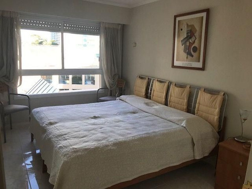 Apartamento En Venta De 3 Dormitorios En Playa Mansa