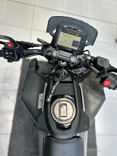 Husqvarna Svartpilen 250