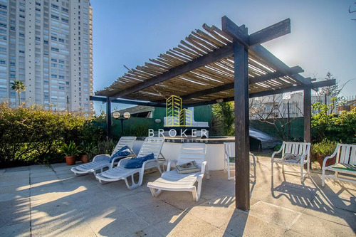 Venta De Casa 4 Dormitorio Con Piscina Climatizada Playa Mansa. . Punta Del Este, Uruguay.