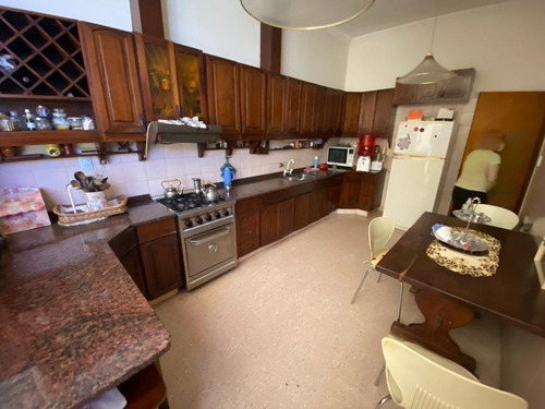 Imagen 4 de 15 de Hermosa Propiedad Sobre Gran Lote En Zona Residencial