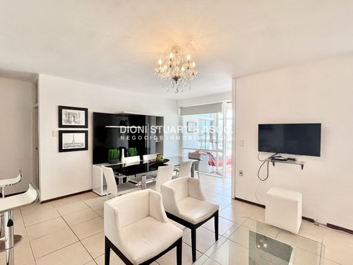 En Venta 2 Dormitorios En Punta Del Este - Frente A Plaza Los Artesanos - Oportunidad