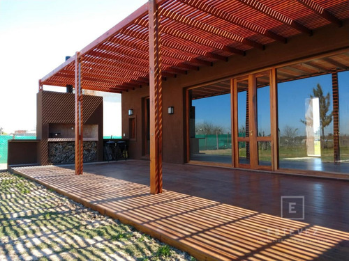 Casa Estilo Campo En Barrio Cerrado San Matias Area 4 Con Vista A Campo Con Caballos