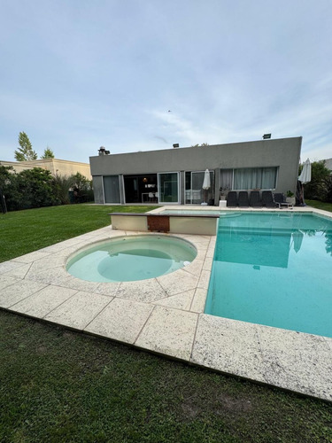 Casa En Venta, Santa Juana, Canning.