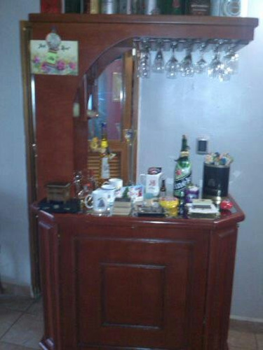 Bar De Madera Laqueada (sólo El Mueble) Se Escuchan Ofertas (Usado)