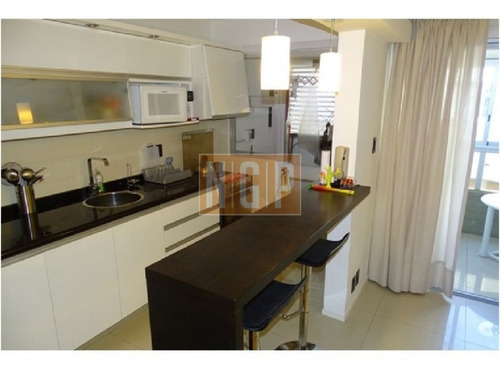 Apartamento En Mansa, 2 Dormitorios Frente Al Mar Parrillero Propio Frente Al Mrar-ref:17000
