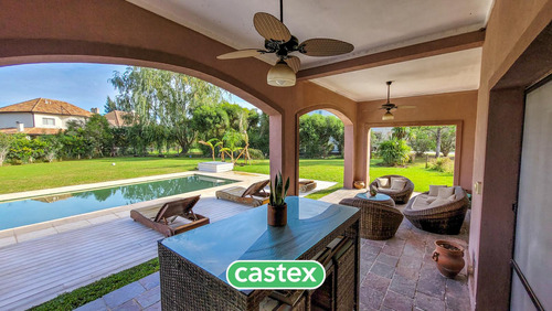 Casa En Venta En San Eliseo Golf, Canning