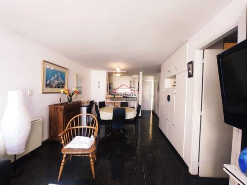 Apartamento En Península * 1 Y Medio Dormitorios Venta- Ref: 2823